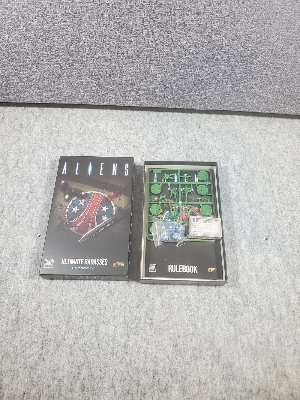 Aliens: Ultimate Badasses Expansion - Green Miniatures & Rulebook New/Unused
